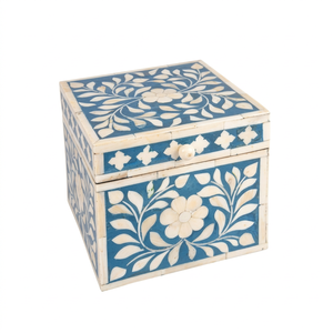 Boîte à bijoux rectangulaire moderne en bois bleu et blanc marocain avec couvercle à serrure à clé - Product Image 1