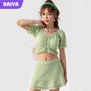 Ensemble de maillot de bain deux pièces vert clair pour femmes, maillot de bain conservateur à col en V pour les vacances d'été - Product Image 4