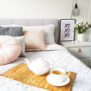 Plateau de canapé antidérapant en bambou laqué, table d'accoudoir pliable pour vaisselle dans le salon - Product Image 1