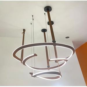 Lámpara de Techo de Diseño Italiano Posmoderno para Salas de Estar y Comedores, Lámpara Colgante Circular de Cuero Minimalista - Product Image 1