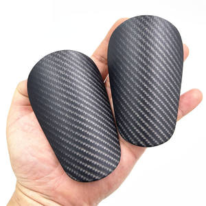 Espinilleras de Fútbol Ligeras de Fibra de Carbono, Protección Deportiva Anticolisión para Adultos y Adolescentes en Competencia - Product Image 2