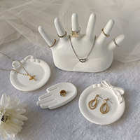 Support de Présentation Créatif pour Bagues et Colliers – Mannequin Main Articulée – Présentoir à Bijoux – Accessoire Photo