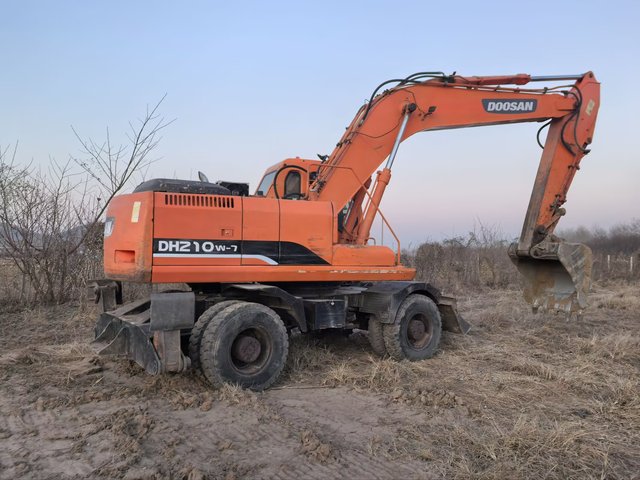 Cheap Doosan DH210W-7 Wheel Excavator 21 Tons Hydraulic Motor Pump Bearing Gear Excellent Condition Construction Machinery 2022
