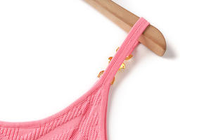 库存2025无袖女性针织设计金属装饰修身女性粉色提花Midi连衣裙 - Product Image 4