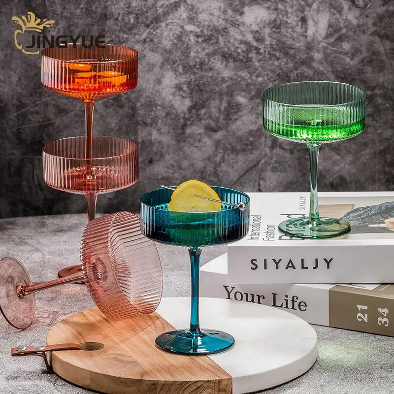 280 ml handgefertigter kreativer einzigartiger klassischer individuell farbiger gerippter Kelch Martini Cocktail-Gläser-Set mit 6 für Hochzeitsgeschenk