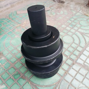 Rouleau de chenille Hyundai 81N8-13012GG en acier pour excavatrice 305-7 HX300 R330LC-9s, pièce de rechange - Product Image 1