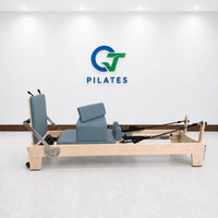 Mesin Pilates Reformer Kayu Maple Solid Warna Biru Slate untuk Ruang Kebugaran Kontemporer, Rehabilitasi Inti Tubuh, dan Kelas Kelompok