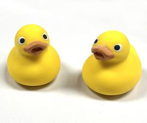 Juguete de Peluche de Pato Amarillo de Navidad con Logotipo Personalizado, Juguete Antiestrés de Goma EVA Unisex para Niños de 5 a 7 y de 8 a 13 Años - Product Image 4