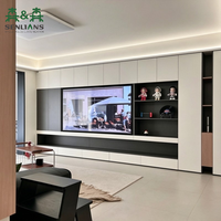 Ensemble meuble TV et table basse en bois style nordique italien, luxe léger, moderne et minimaliste, avec rangement mural pour petits espaces