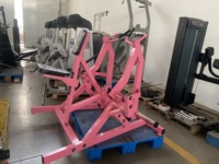 Máquina de remo sentado profesional de acero con carga de placas, entrenador de espalda de alta resistencia con características de seguridad para uso comercial en gimnasios