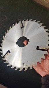 Lame de scie circulaire en carbure de tungstène TCT pour la coupe de rondins de bois sur <span class=keywords><strong>machine</strong></span> <span class=keywords><strong>à</strong></span> découper en plusieurs tranches - Product Image 5