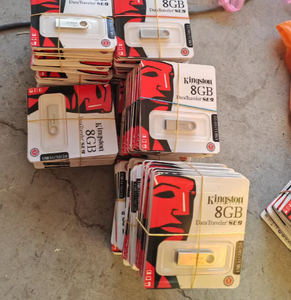 Boîtes d'emballage personnalisées de clé USB avec finition de surface vernis blister - Product Image 3