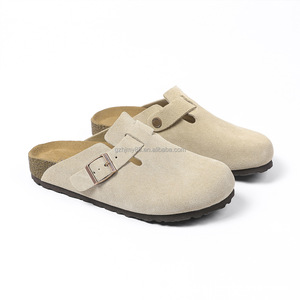 Birkenstocks – Bottes de neige tendance, respirantes, légères en PVC, à bout fermé, avec semelle intérieure en cuir verni, sabots et mules - Product Image 2