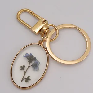 Creative עיצוב אמיתי מיובש פרח חמניות Keychain שרף לחוץ תליון Keychain עבור רכב מפתח מחזיק תיק קסם