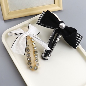 Pinza para el pelo estilo coreano con lazo de perlas de resina, para moños traseros, hecha a mano, elegante y chic, con <span class=keywords><strong>malla</strong></span> de diamantes de imitación, tipo pico de pato - Product Image 3