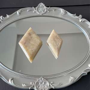 Vente en gros <span class=keywords><strong>de</strong></span> pierres <span class=keywords><strong>de</strong></span> <span class=keywords><strong>lune</strong></span> naturelles <span class=keywords><strong>de</strong></span> la marque MT, <span class=keywords><strong>de</strong></span> forme diamant et aux <span class=keywords><strong>propriétés</strong></span> curatives - Product Image 1