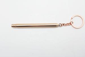 Llavero Metálico Único al por Mayor, Cepillo Reutilizable <span class=keywords><strong>para</strong></span> Cejas y Pestañas con Forma de Rizador de Pestañas en Oro Rosa, 16.5cm, Logotipo Personalizado - Product Image 4