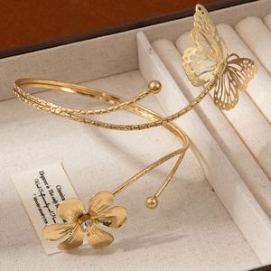 Bracelet de bras torsadé géométrique vintage pour femme, motif floral, ajustable, plaqué or, en alliage, pour soirée - Product Image 1