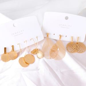 ต่างหูแฟชั่นสแตนเลสสตีลชุบทอง 18k คุณภาพสูง รูปทรงกลมขนาดใหญ่ สำหรับผู้หญิง เหมาะสำหรับงานปาร์ตี้และเดท - Product Image 6