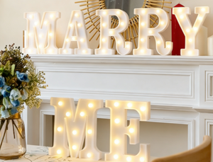 Lettere Luminose Personalizzate 'SPOSAMI' da 3, 4, 5, 6 Piedi, Insegna LOVE per Eventi e Matrimoni, Grandi Numeri Luminosi in Acciaio Inox - Product Image 1