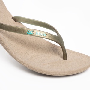 Sandales métalliques Mocca pour femmes, polies, avec semelle intérieure profilée, pour un usage décontracté et en extérieur - Product Image 3