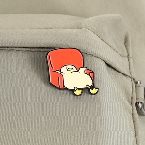 Épinglette en émail Canard Blanc Kawaii sur Fauteuil Orange, Badge Canard Amusant et Pétillant, Bijou Cadeau pour Amis - Product Image 4