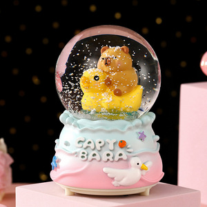 Escultura de Bola de Nieve de Resina Artificial Personalizada con Forma de Animal Pintada a Mano y Efectos de Iluminación para un Ambiente Festivo - Product Image 2