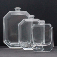 Flacon de parfum rectangulaire portable de luxe en verre de 30 ml et 50 ml avec pulvérisateur à pompe, emballage personnalisé pour échantillons d'huiles essentielles et de parfums