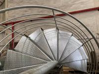 Escalier en colimaçon en acier au prix d'usine, échelles en acier d'extérieur, cage à chat en acier métallique inclinée, échelle à marches