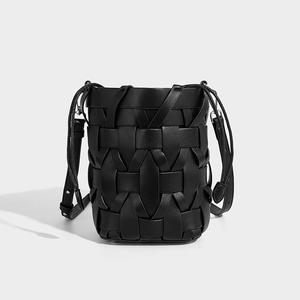 Trend ürünleri 2025 yeni moda katı-renk Minimalist tasarlanmış omuz & Crossbody çanta dokuma kova çanta kadınlar için - Product Image 5