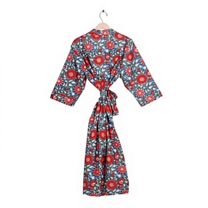 Robe de bain kimono d'été pour femme en tissu de coton indien à imprimé floral d'oiseaux, 100% coton, col en V, manches trois quarts, fermeture à ceinture - Product Image 1