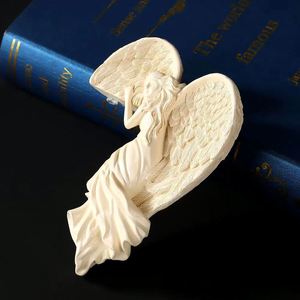 Estatua de Ángel de Resina OEM con Diseño Floral, Perfecta para Decoración del Hogar y Proyectos de Arte DIY - Product Image 1