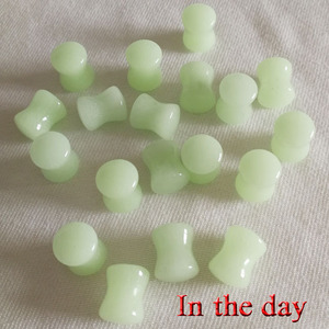 [GB-332] Design populaire brillant <span class=keywords><strong>dans</strong></span> le noir bijoux de Piercing de corps Pyrex oreille en verre Double évasé <span class=keywords><strong>bouchons</strong></span> de selle convexe vente en gros - Product Image 4