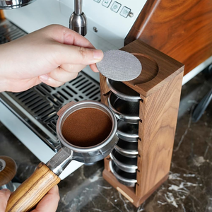 <span class=keywords><strong>Support</strong></span> de rangement de panier de porte-filtre <span class=keywords><strong>en</strong></span> <span class=keywords><strong>bois</strong></span> de type debout moderne 58mm écran de rondelle de café avec 6 filtres <span class=keywords><strong>support</strong></span> <span class=keywords><strong>en</strong></span> <span class=keywords><strong>bois</strong></span> élégant - Product Image 2