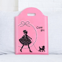 Sac en plastique recyclable épaissi en gros, design à quatre doigts, sac de magasinage pour magasin de vêtements, sac cadeau, impression tendance, résistant à la chaleur