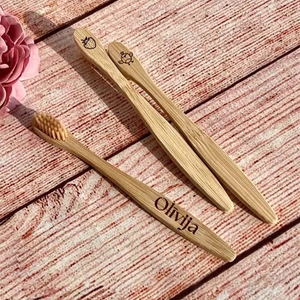 Brosse à dents en bois personnalisée Uionen avec texte gravé, brosse à dents de voyage tendance pour la famille, cadeau créatif pour les amis et la famille - Product Image 3