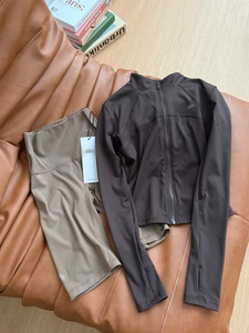 2025 ग्रीष्मकालीन कस्टम लोगो महिलाओं के जिम में कसरत के लिए उच्च लोच दो टुकड़े जैकेट शॉर्ट्स लोचदार कमर पैंट - Product Image 6