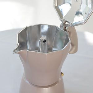 BSCI Factory Espresso Moka Pot <span class=keywords><strong>Estufa</strong></span> de inducción de aluminio fundido de larga duración Friendly Best Mocha Pot Crafted by Metal - Product Image 4