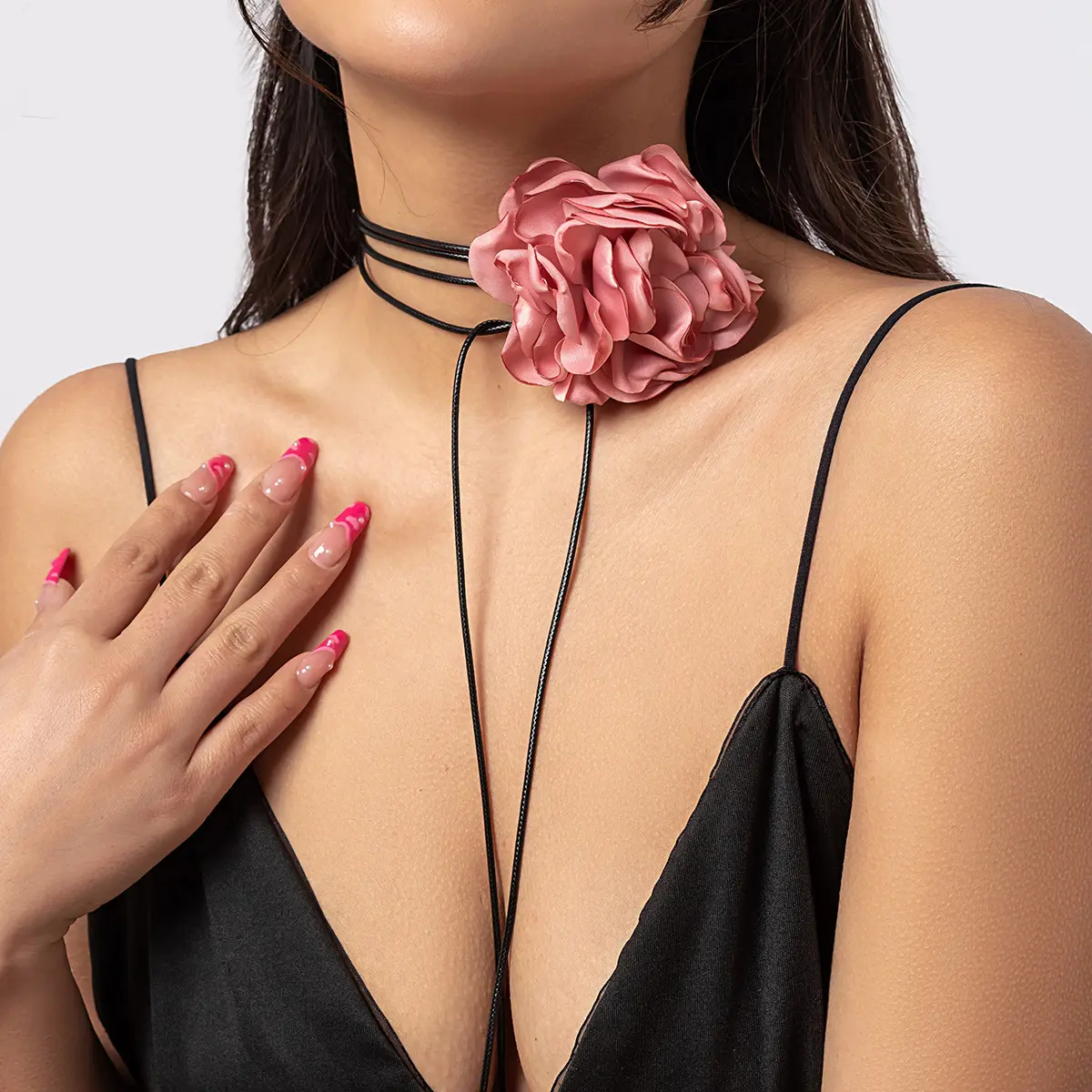 Collier ras du cou vintage français à grandes fleurs avec attaches à pompon pour femmes