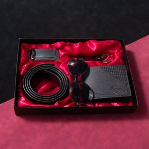 Set de Regalo <span class=keywords><strong>para</strong></span> Hombre XD 2026, Cinturón de Cuero PU Personalizado Hecho a Mano, Cartera, Gafas de Sol, Llavero, <span class=keywords><strong>para</strong></span> Padres, Novios, <span class=keywords><strong>Cumpleaños</strong></span>, Negocios - Product Image 1