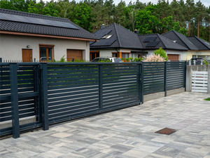 Màu đen nhôm hình ống hàng rào tùy chỉnh kích thước màu hàng rào tấm ngoài trời nhôm an ninh sân hàng rào để bảo vệ sự riêng tư - Product Image 5