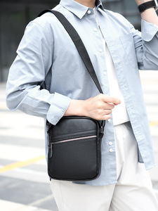 Sac à bandoulière personnalisé de luxe en cuir PU imperméable et léger, motif filigrané, couleur et logo personnalisés, design unisexe - Product Image 2