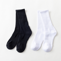 Vente en gros de chaussettes JISEN en coton de couleur noire et blanche unisexe avec logo personnalisé