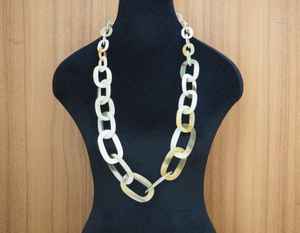 Collier artisanal en corne de buffle, artisanat naturel, bijoux traditionnels avec finition lisse pour un port quotidien et pour les occasions élégantes - Product Image 4