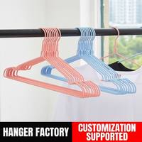 Cintres métalliques antidérapants avec revêtement PE et design rainuré, cintres à vêtements fins en plastique trempé pour un gain de place