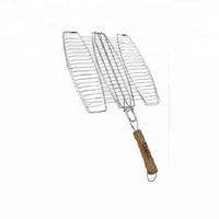 Meilleure vente Triple BBQ Fish Grill Basket Manche en bois Rôtir la viande Poisson grillé pour le camping Barbecue extérieur Filet grillé