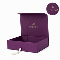 Boîte à vêtements en carton rigide avec logo personnalisé, revêtement UV, estampage à chaud, boîte cadeau pour vêtements, boîte d'emballage pour vêtements avec gaufrage
