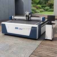 Machine de découpe industrielle à couteau vibrant pour bâches et tentures, idéale pour les systèmes d'ombrage extérieur, sûre et écologique, parfaite pour les petites séries