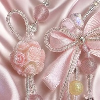 Breloque de sac perlée rose kawaii avec nœud, chaîne de téléphone en ruban de satin coquette, porte-clés argenté, vente en gros