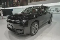 Leapmotor C16 2026, SUV Familiar |   630 km de autonomía en modo eléctrico / 1230 km de autonomía en modo híbrido |   Carga de 800V 3C |   LiDAR |   17.3 pulgadas 3K